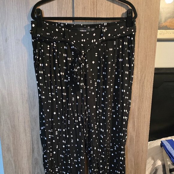 Torrid Pull-On Wide Leg Gauze High-Rise Smocked Waistband Pant- 0x - Picture 4 of 10